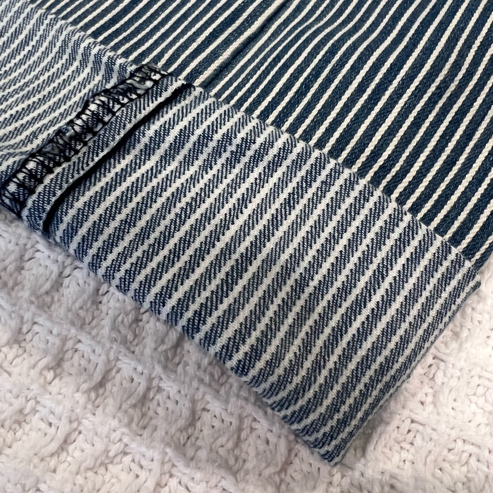 KUT BRAND PINSTRIPED JEAN. Size 6